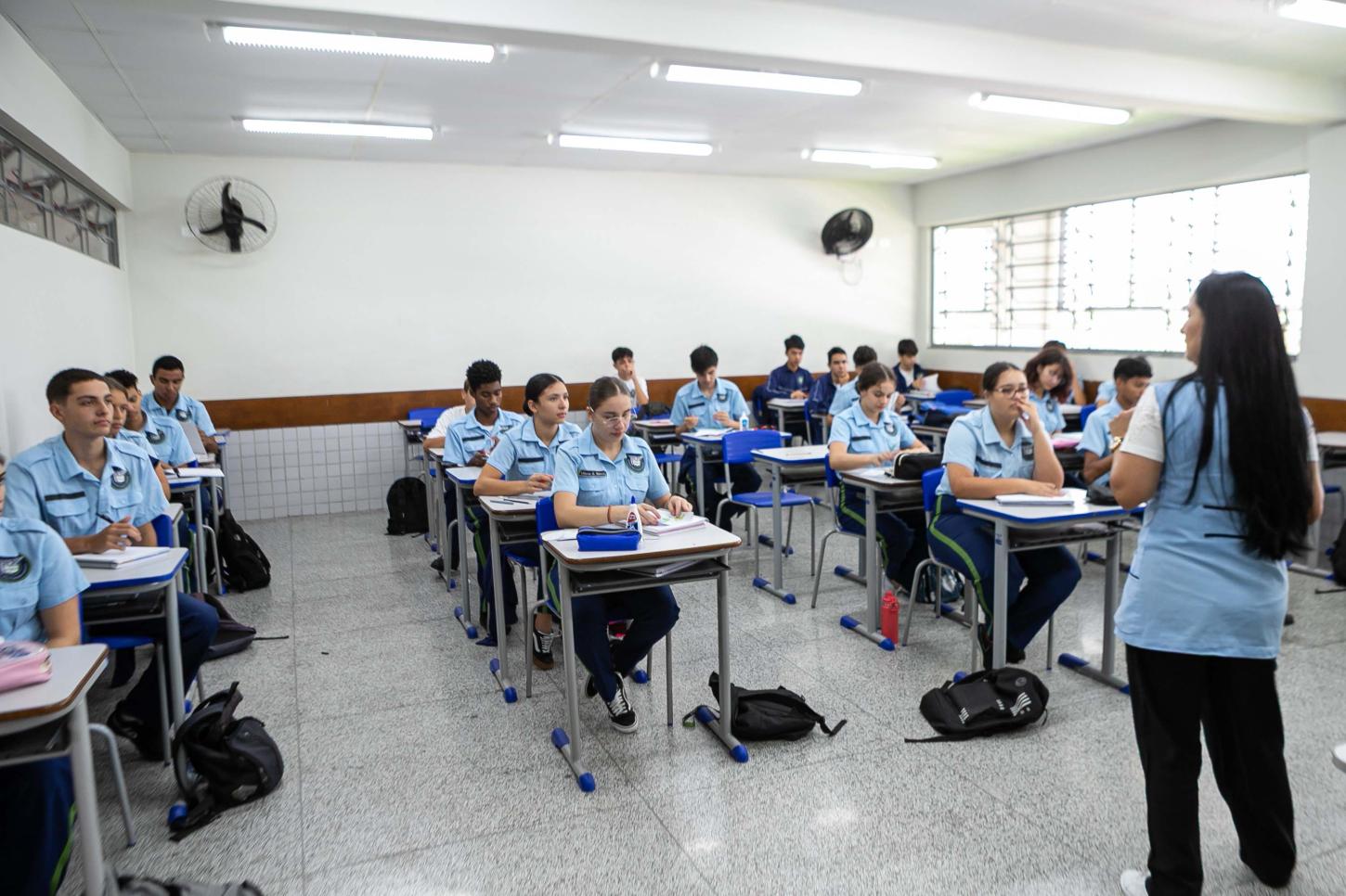 COLÉGIOS CÍVICO-MILITARES MELHORAM REALIDADE DE COMUNIDADES DO PARANÁ