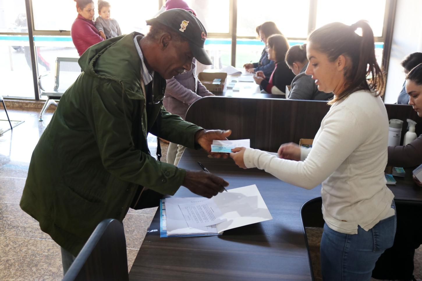 BENEFICIÁRIOS DO ‘AUXÍLIO GÁS’ TÊM ATÉ ESTA QUARTA-FEIRA (30) PARA RETIRAR O VOUCHER NA PREFEITURA