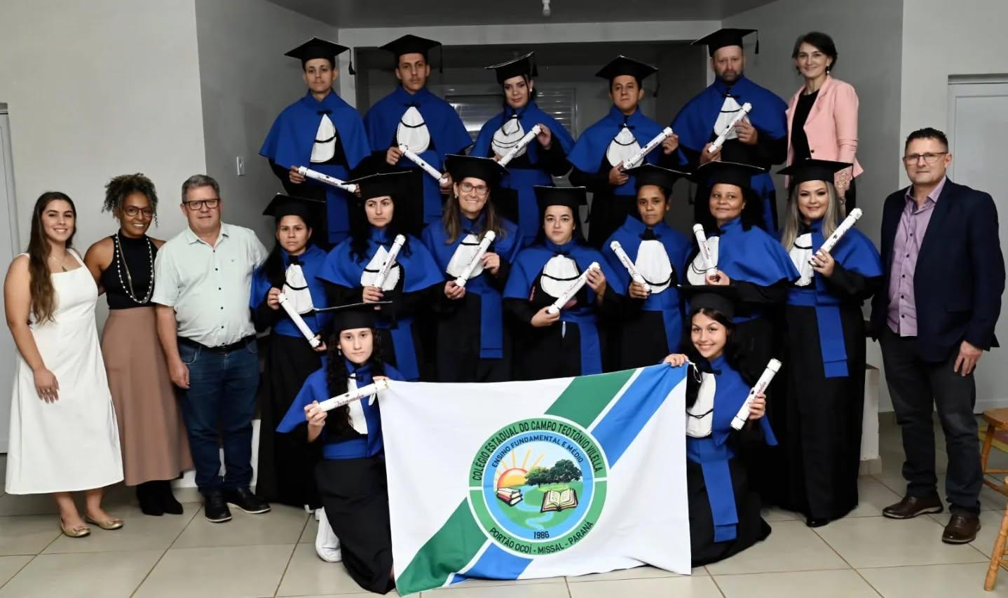 COLÉGIO DO DISTRITO DO PORTÃO OCOÍ DE ,MISSAL FORMA NOVOS ESTUDANTES ATRAVÉS DA EJA