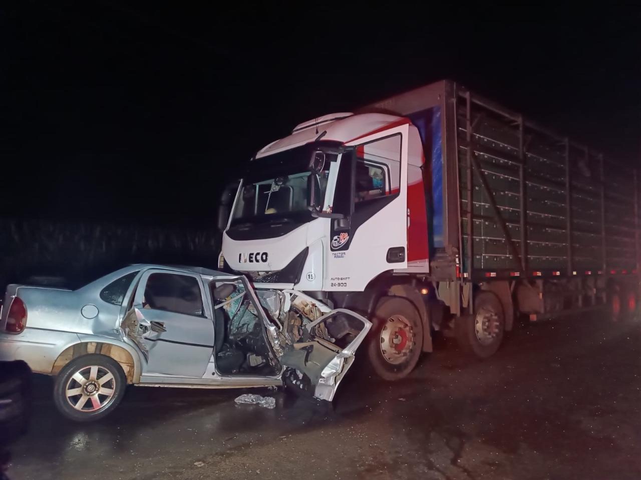 HOMEM MORRE EM COLISÃO FRONTAL NA RODOVIA PRC 467, ENTRE PATO BRAGADO