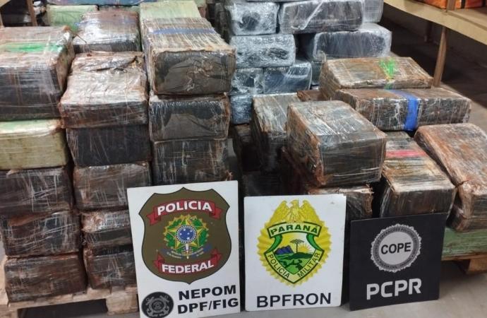 POLÍCIA APREENDE QUASE UMA TONELADA DE DROGA EM SANTA HELENA E PRENDE UMA PESSOA