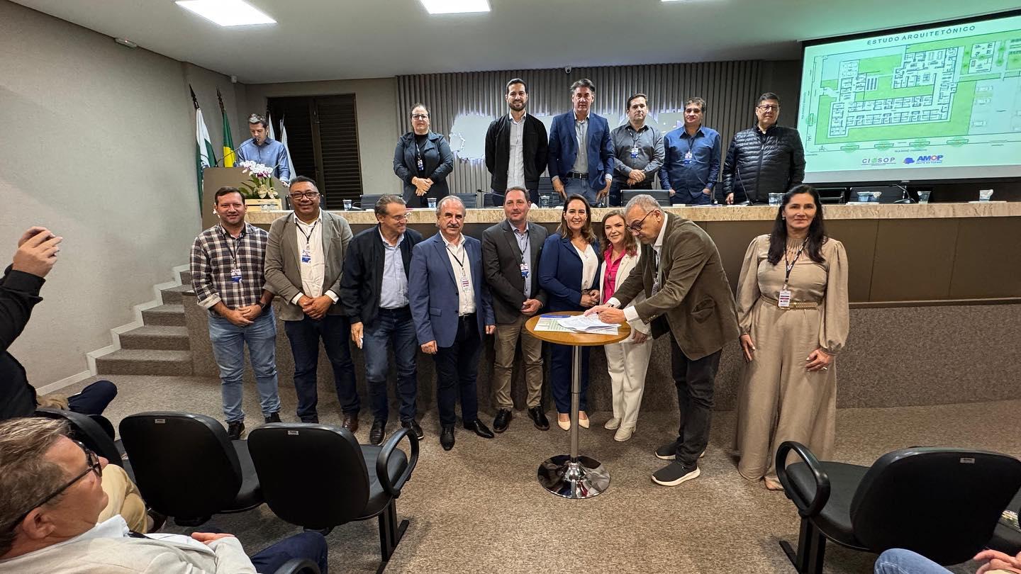 PREFEITO LINDOLFO RUI PARTICIPA DA ASSEMBLEIA ORDINÁRIA DA AMOP