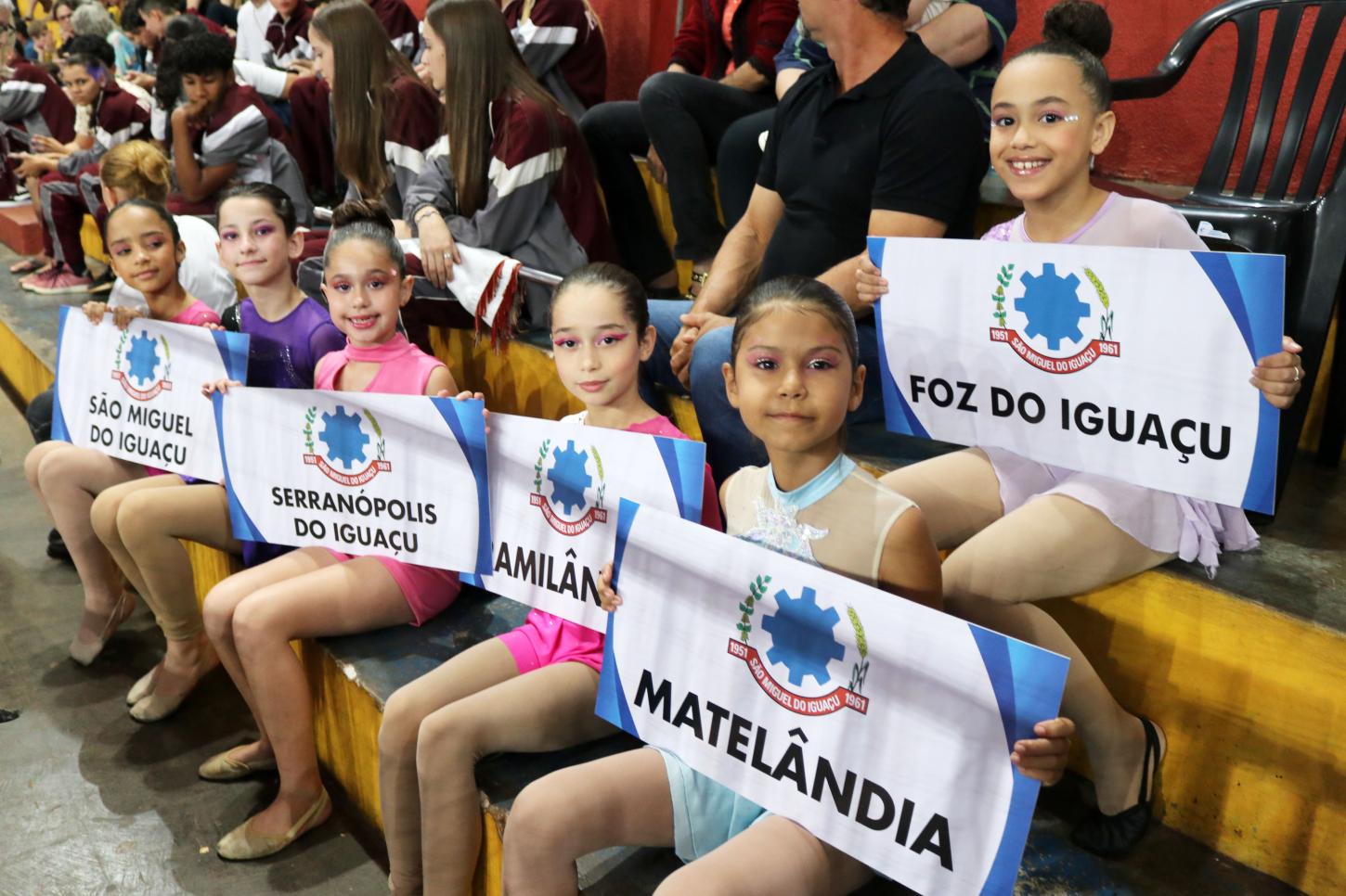 ABERTURA DOS JOGOS ESCOLARES DO PARANÁ - FASE REGIONAL REÚNE 09 MUNICÍPIOS EM SÃO MIGUEL DO IGUAÇU