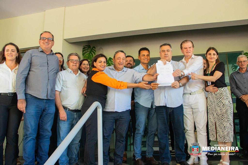 ATO FORMALIZA CREDENCIAMENTO DO HOSPITAL DAS CLÍNICAS MEDIANEIRA AO SUS