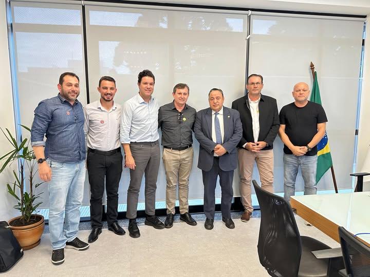 Autoridades de Entre Rios do Oeste articulam investimentos de R$ 5 milhões para obras de infraestrutura urbana e rural