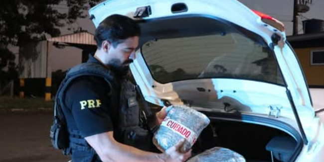 PRF APREENDE NA BR-277  EM SANTA TEREZINHA DE ITAIPU 149KG DE MACONHA