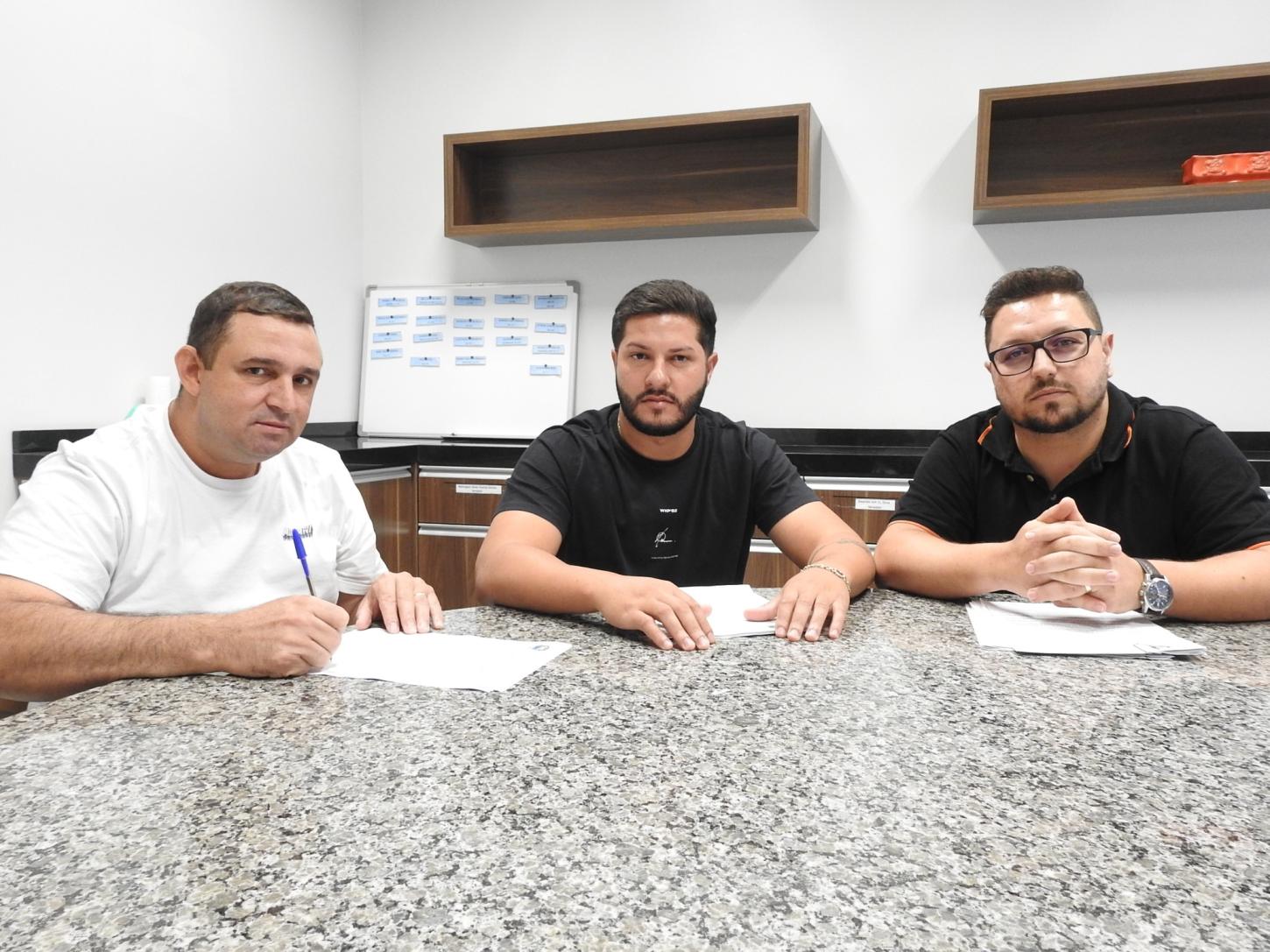 PROJETO DE PLACAS SOLARES QUE PRETENDE ATENDER 100% DAS RESIDÊNCIAS DE ITAIPULÂNDIA TEM PARECER FAVORÁVEL DA COMISSÃO