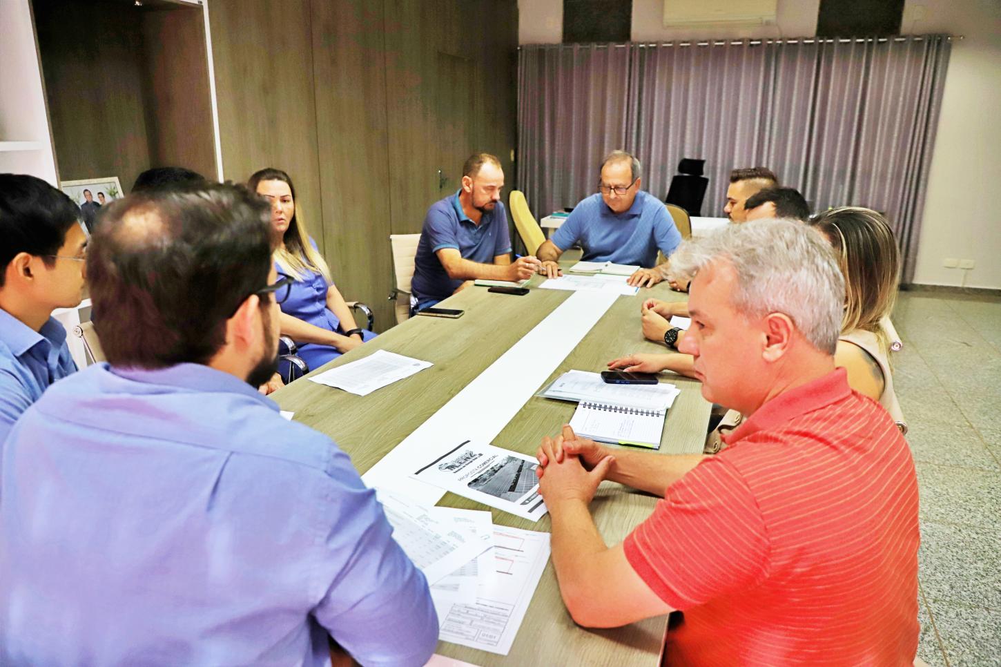 REFORMAS E MELHORIAS NAS UBS DE ITAIPULÂNDIA SÃO DISCUTIDAS PELO PREFEITO LINDOLFO RUI E EQUIPES DE PLANEJAMENTO E SAÚDE