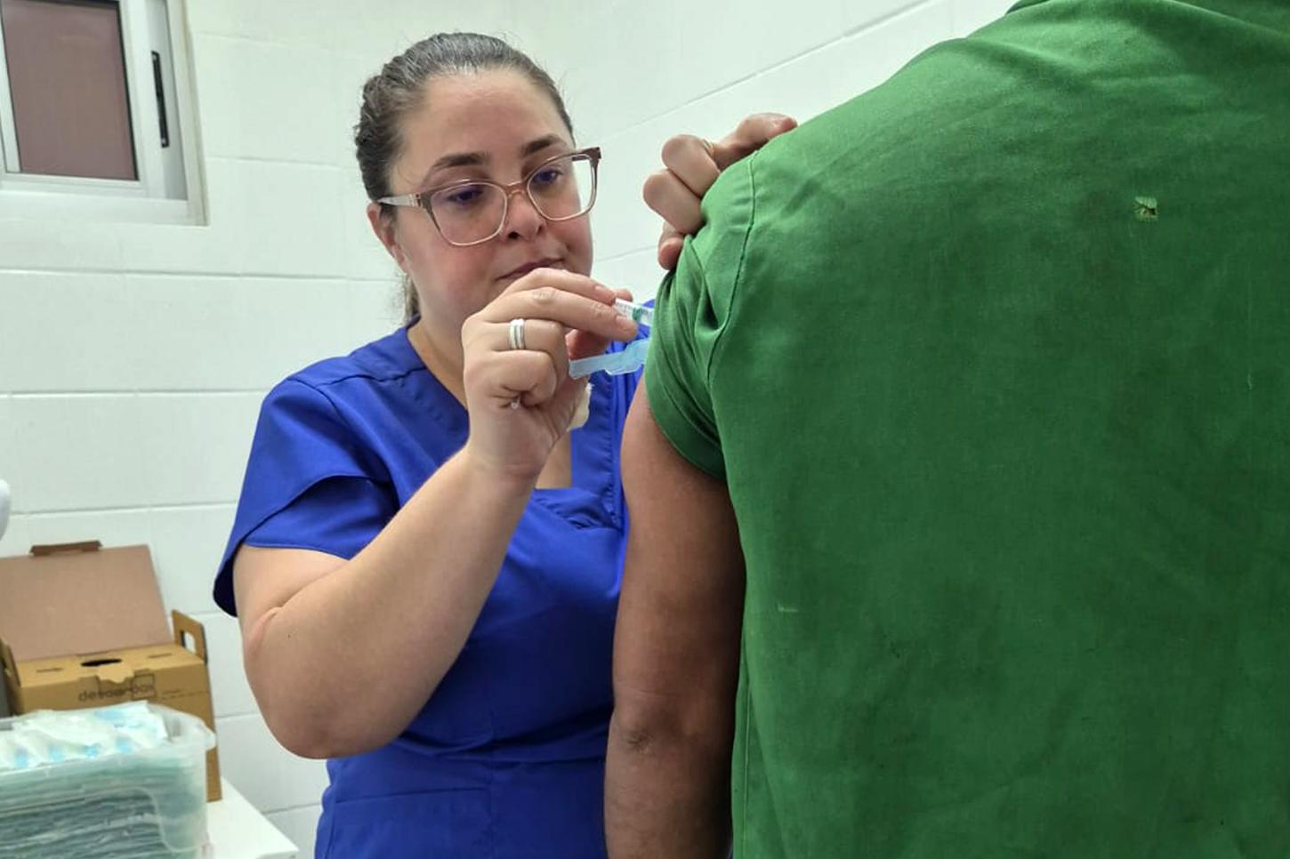 NOVAS AÇÕES DA SAÚDE VACINAM CERCA DE 320 PESSOAS CONTRA GRIPE EM SÃO MIGUEL DO IGUAÇU