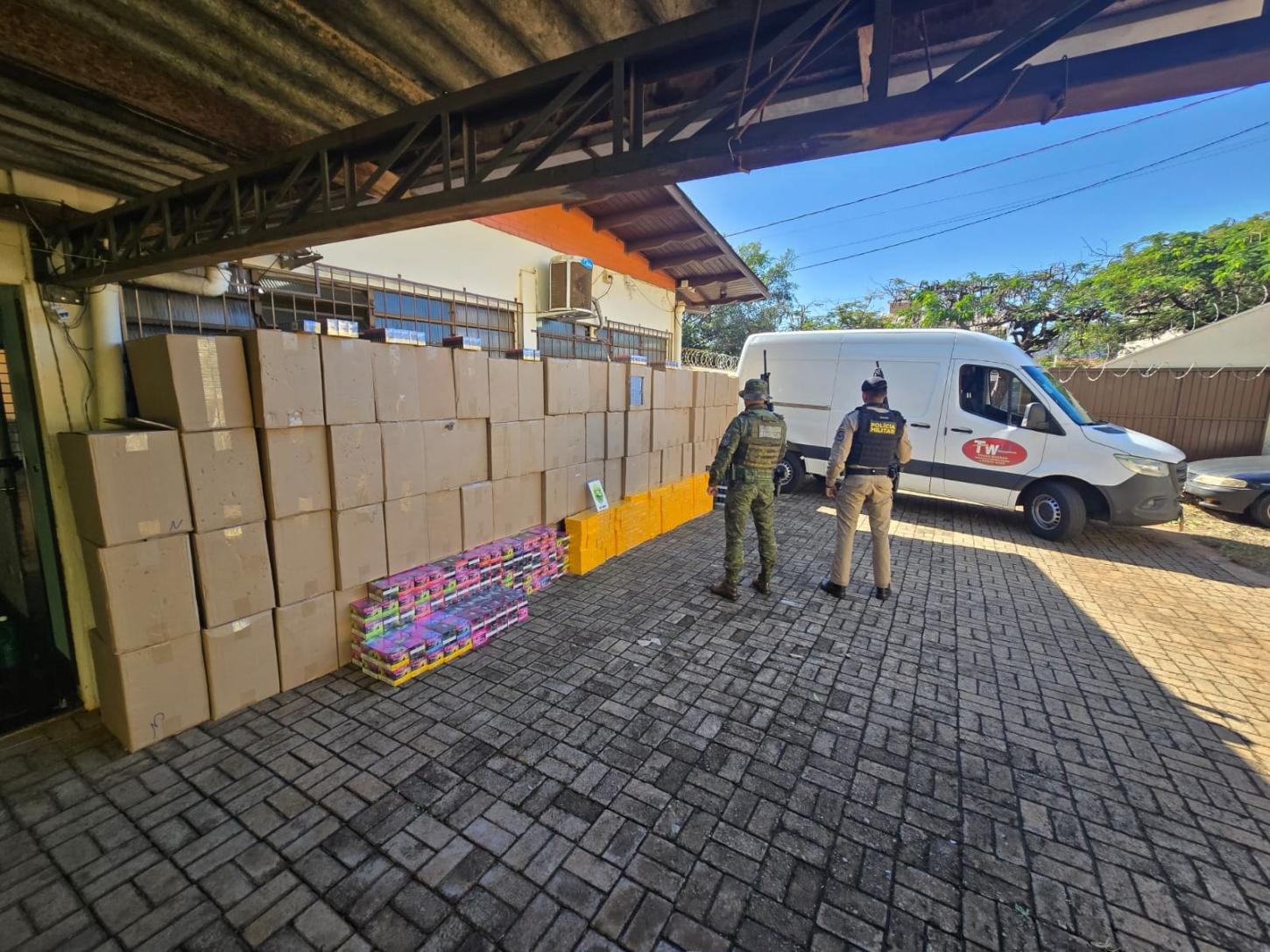 POLÍCIA MILITAR PRENDE HOMEM E APREENDE MAIS DE UM MILHÃO DE REAIS EM MERCADORIAS