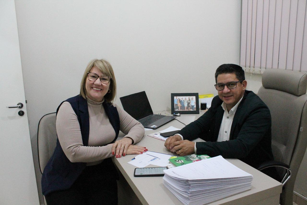 PRESIDENTE DA CÂMARA DE MISSAL RECEBE SECRETÁRIA DULCY SCHWENDLER PARA TRATAR DO FUNDEMIS