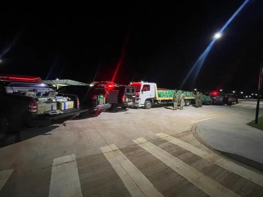 R$ 17 MILHÕES - BPFRON, CAOP E NEPOM-PF APREENDEM 8,5 TONELADAS DE MACONHA EM ALTÔNIA EM APREENSÃO QUE CAUSOU MAIS DE R$ 17 MILHÕES EM PREJUÍZO AO CRIME