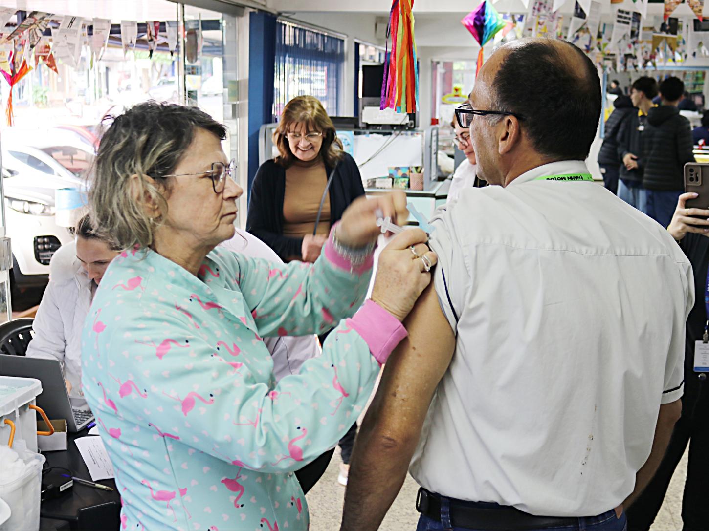 SÃO MIGUEL DO IGUAÇU VACINA 675 PESSOAS EM AÇÃO ESPECIAL CONTRA A INFLUENZA