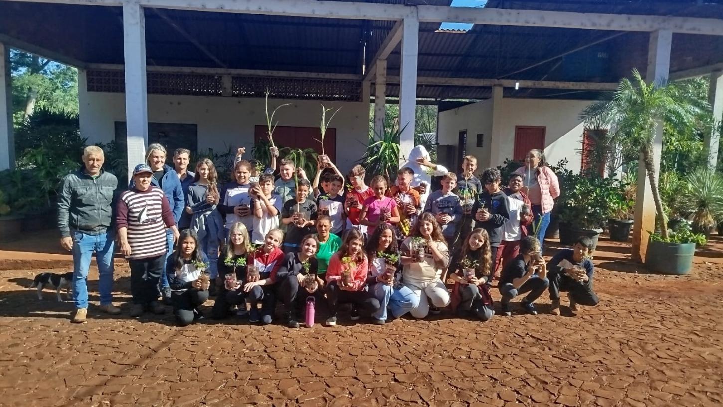 SECRETARIA DE MEIO AMBIENTE PROMOVE APRENDIZADO ECOLÓGICO COM ALUNOS DE ITAIPULÂNDIA