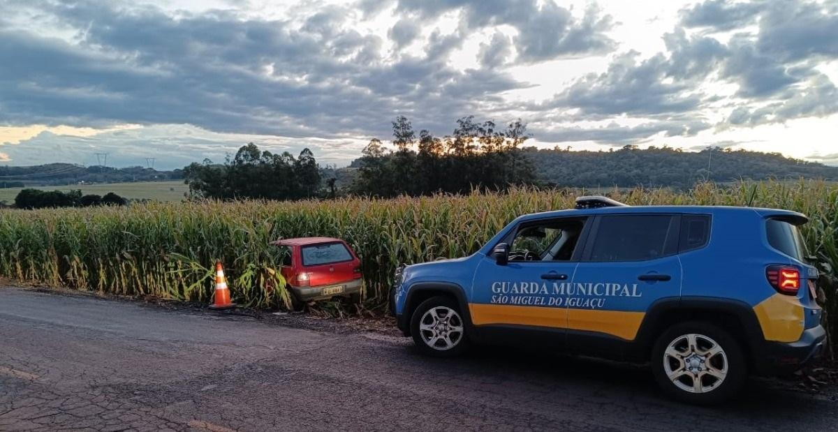 VEÍCULO ROUBADO NA BR-277 É ENCONTRADO PELA GM DE SÃO MIGUEL DO IGUAÇU ABANDONADO EM MILHARAL