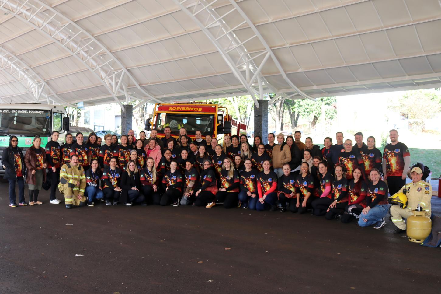 CURSO DE BRIGADISTA DE INCÊNDIO PARA PROFISSIONAIS DA EDUCAÇÃO TERMINA COM SIMULAÇÃO NA RUA COBERTA EM SÃO MIGUEL