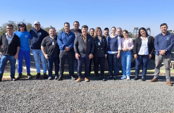 DINHO E FABRICIA VISITAM A ESTAÇÃO DE TRATAMENTO DE ESGOTO DA SANEPAR EM SANTA HELENA