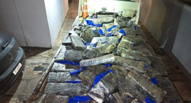 GRAVE ACIDENTE TERMINOU COM A APREENSÃO DE MAIS DE UMA TONELADA DE MACONHA E A MORTE DE UMA PESSOA NA PR-490