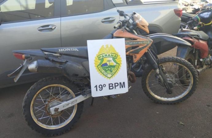 POLÍCIA MILITAR DE SANTA HELENA RECUPERA MOTOCICLETA FURTADA EM CASCAVEL