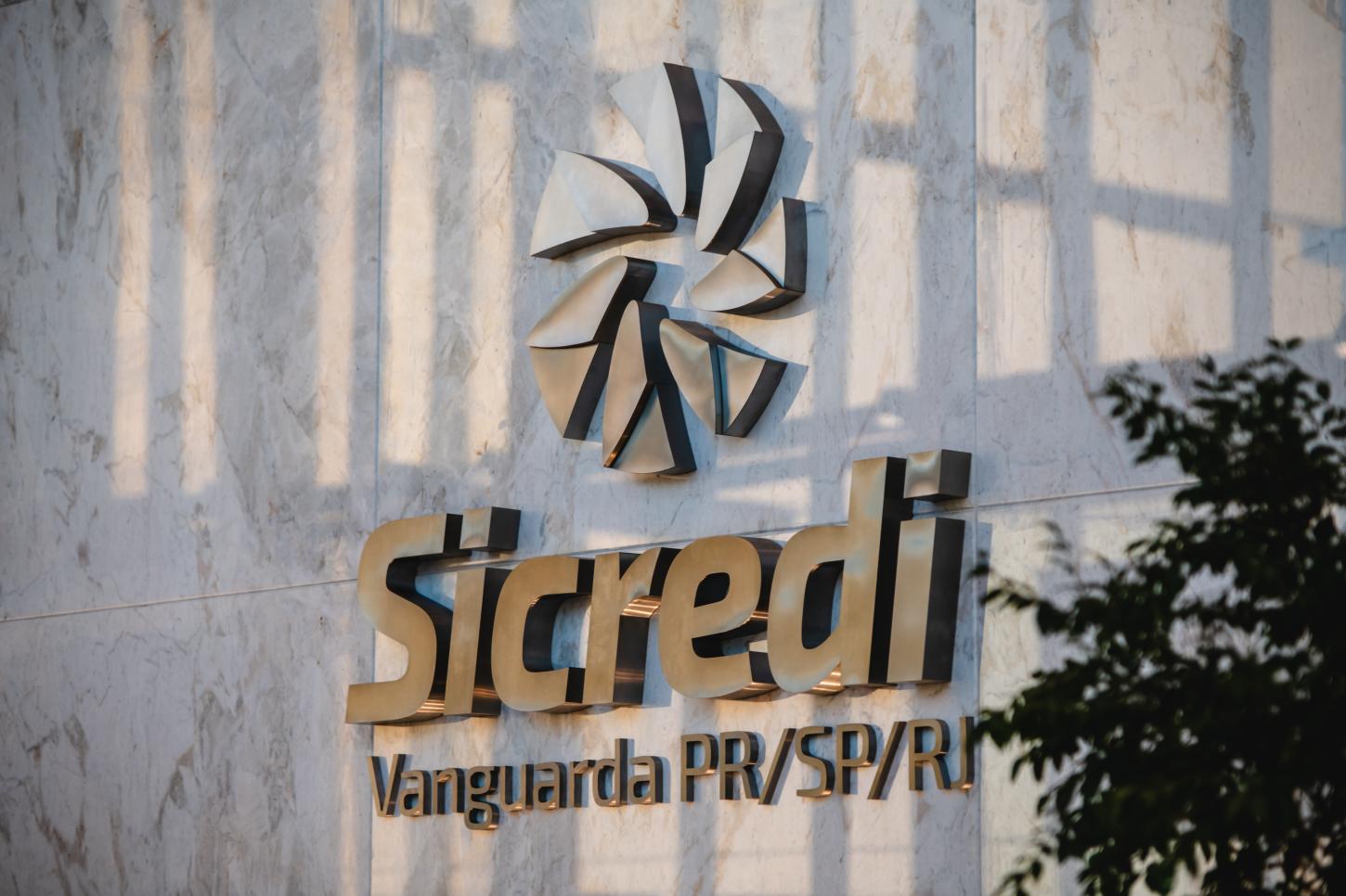 SICREDI VANGUARDA IMPACTA MAIS DE 160 MIL PESSOAS COM PROGRAMAS SOCIAIS E EDUCACIONAIS