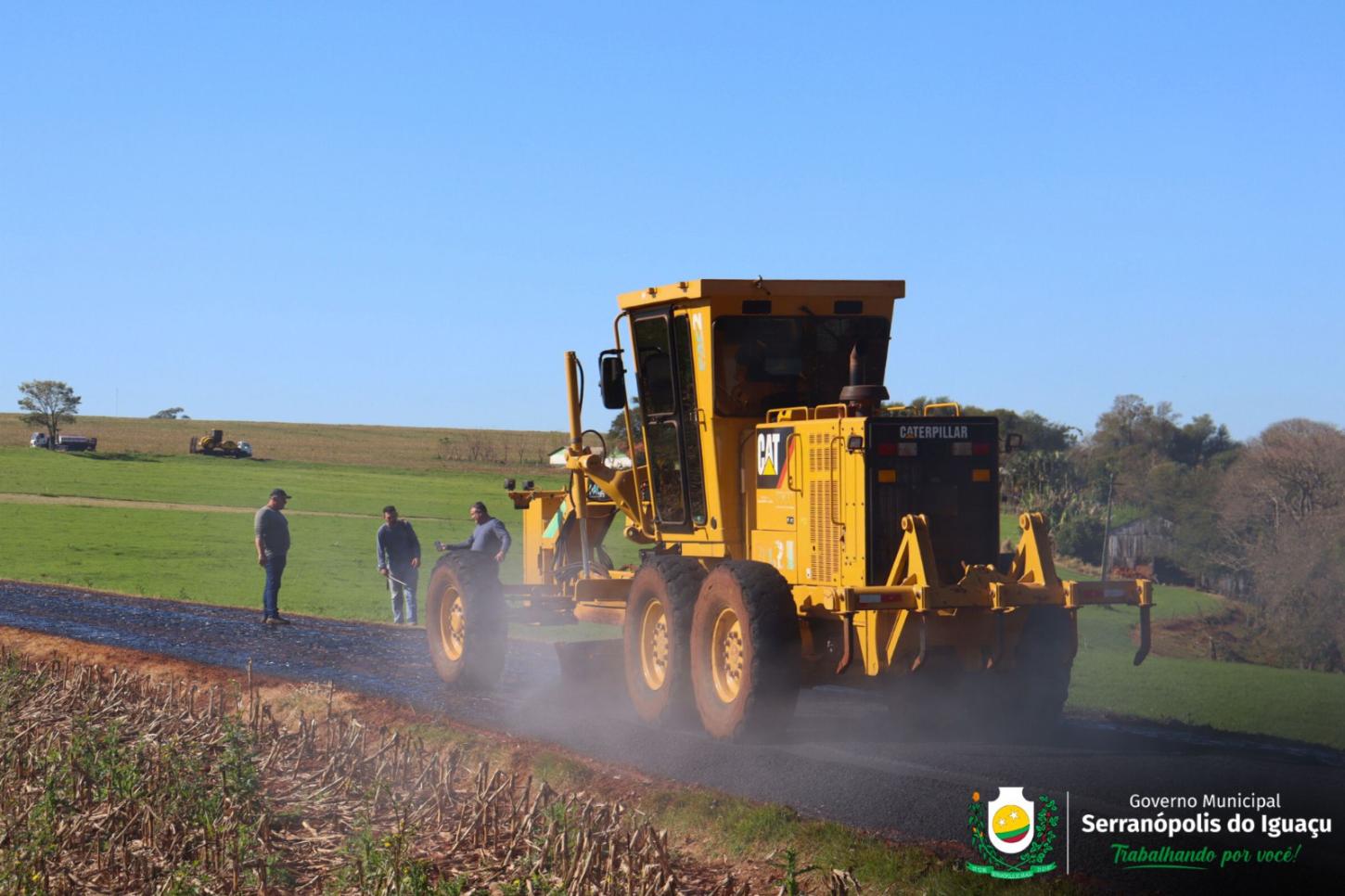 GOVERNO MUNICIPAL DE SERRANÓPOLIS REALIZA ASFALTAMENTO NO ACESSO À LINHA MORENO