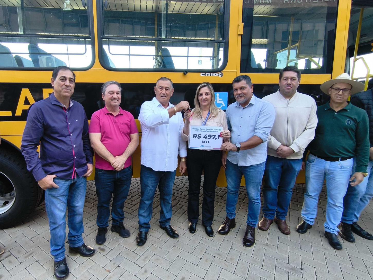 GOVERNO MUNICIPAL DE SÃO MIGUEL ENTREGA MAIS UM ÔNIBUS 0 KM PARA O TRANSPORTE ESCOLAR