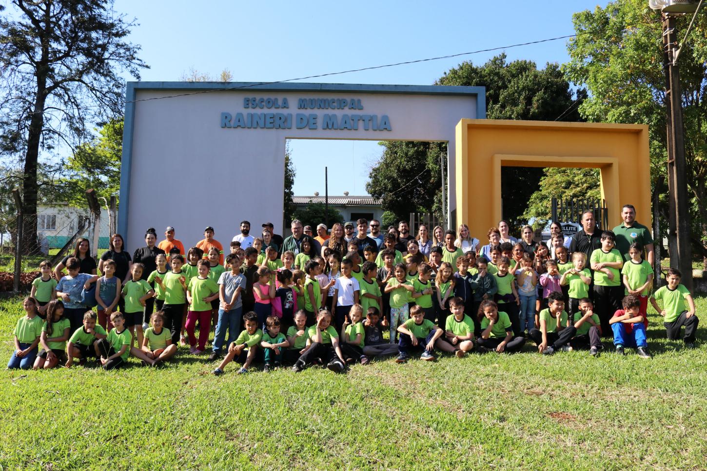 PLANTIO DE VÁRIAS ÁRVORES NATIVAS MARCAM O DIA DA ÁRVORE EM SÃO MIGUEL DO IGUAÇU