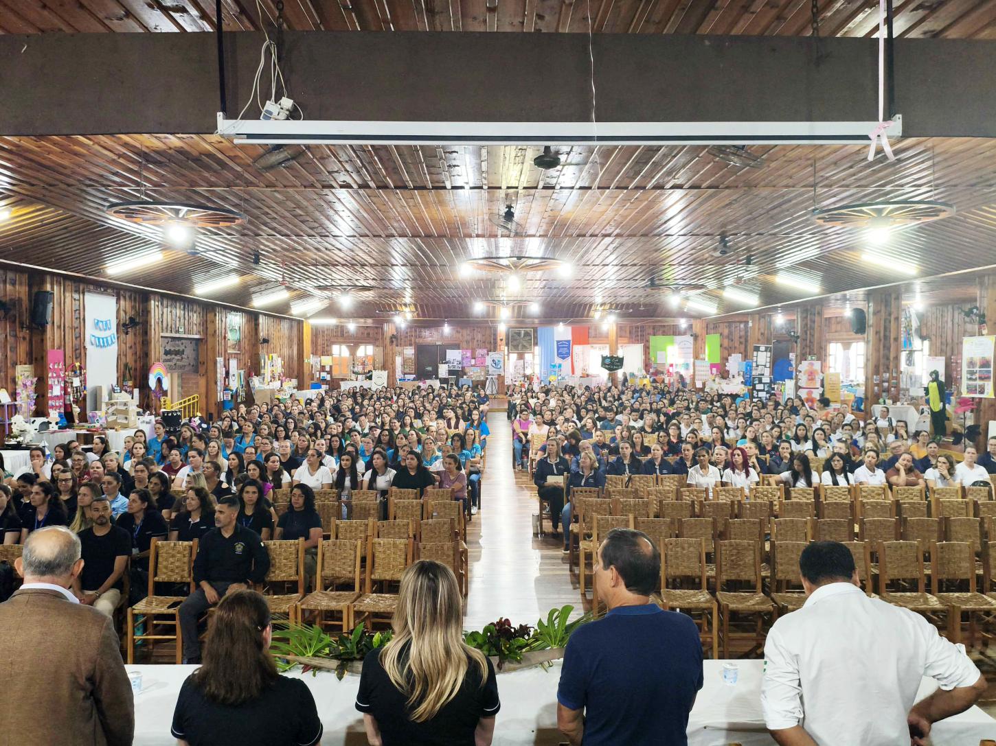 1ª MOSTRA PEDAGÓGICA VALORIZA BOAS PRÁTICAS E CELEBRA O DIA DO PROFESSOR EM SÃO MIGUEL DO IGUAÇU