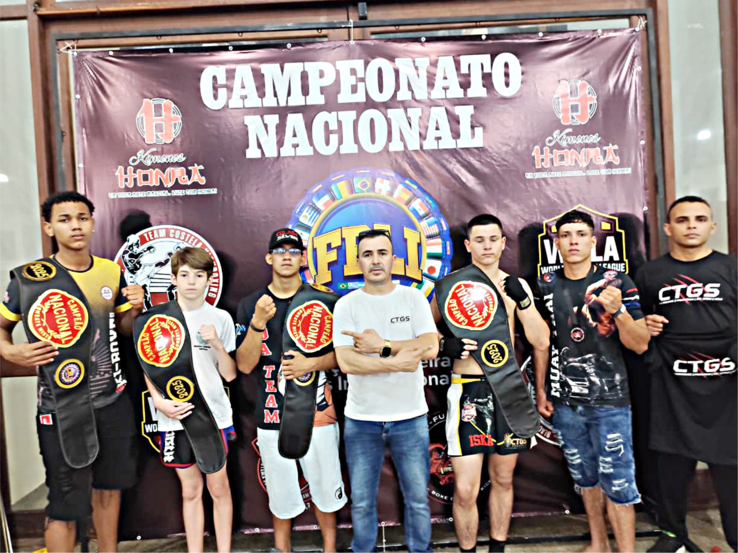 ATLETAS DE SÃO MIGUEL DO IGUAÇU CONQUISTAM TÍTULOS NO NACIONAL DE KICKBOXING E SE DESTACAM NO ESTADUAL DE VÔLEI