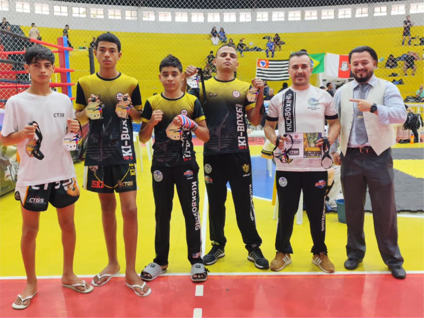 ATLETAS DE SÃO MIGUEL DO IGUAÇU CONQUISTAM MEDALHAS NO CAMPEONATO BRASILEIRO DE KICKBOXING EM SÃO PAULO