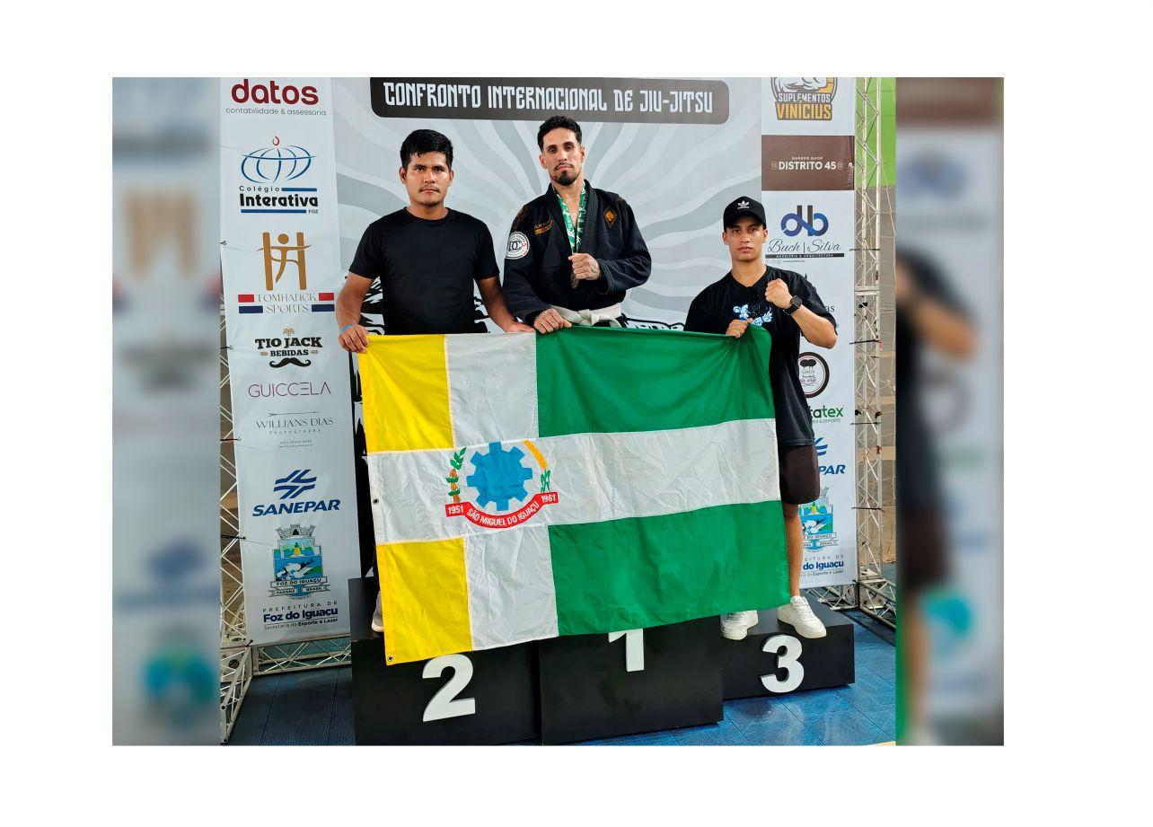 EQUIPE DE JIU-JITSU DE SÃO MIGUEL DO IGUAÇU CONQUISTA OITO MEDALHAS EM SUA ESTREIA OFICIAL EM COMPETIÇÕES