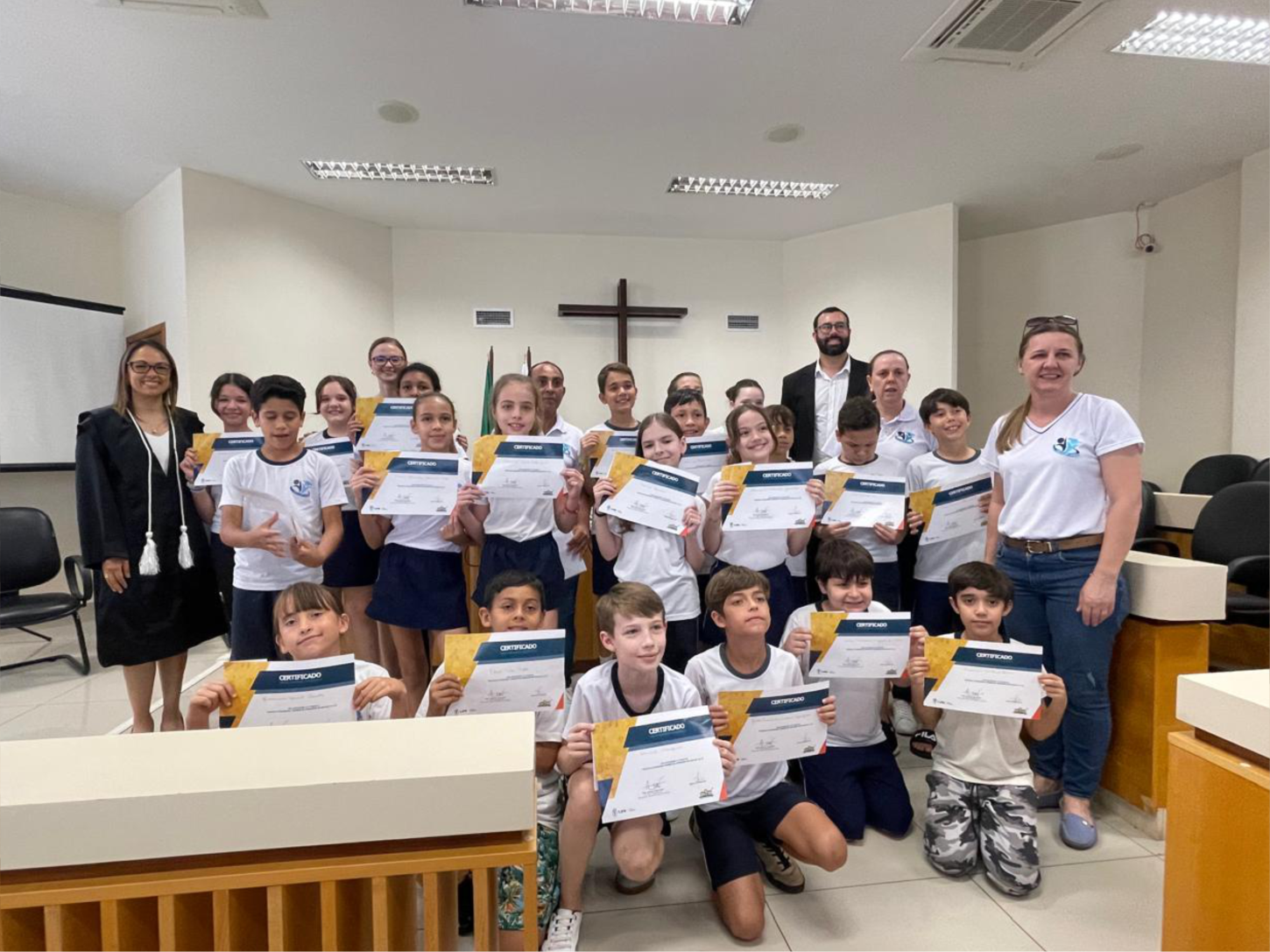 ESCOLAS MUNICIPAIS CONCLUEM PROJETO “JUSTIÇA E CIDADANIA TAMBÉM SE APRENDE NA ESCOLA” NO FÓRUM DE SÃO MIGUEL DO IGUAÇU