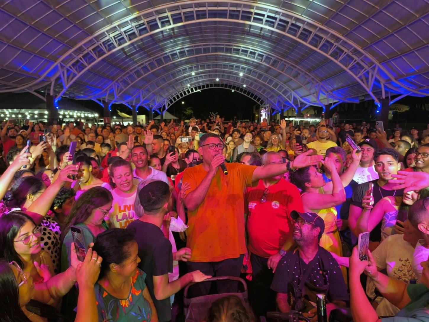 SÃO MIGUEL - ANDERSON FREIRE E MATTEUS SOUZZA FECHAM AS FESTIVIDADES DO ANIVERSÁRIO DE 64 ANOS COM MUITA EMOÇÃO