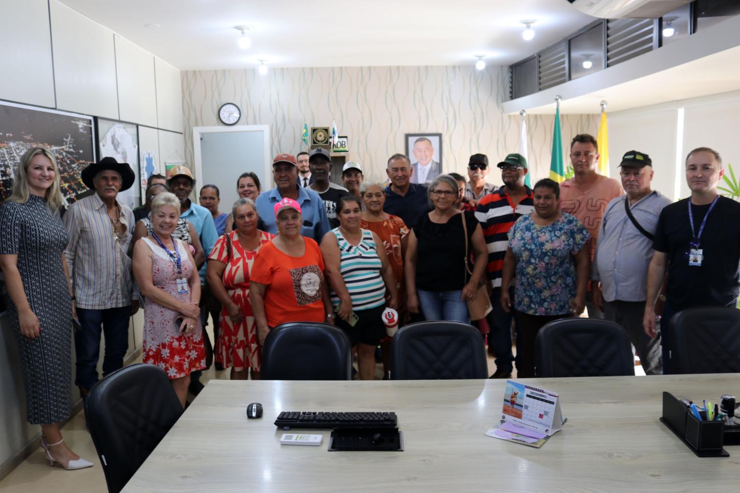 SÃO MIGUEL - ESTUDANTES DO ‘PARANÁ ALFABETIZA’ DO ACAMPAMENTO SEBASTIAO CAMARGO CONHECEM O EXECUTIVO E LEGISLATIVO   