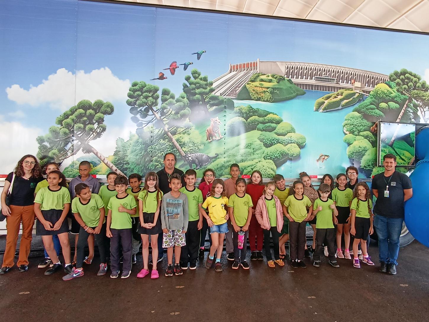 UNIDADE MÓVEL DA EXPEDIÇÃO DO CONHECIMENTO CHEGA A SÃO MIGUEL DO IGUAÇU