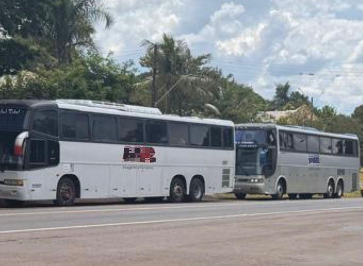 AÇÃO POLICIAL EM MISSAL, DIAMANTE DO OESTE E CÉU AZUL RESULTA NA APREENSÃO DE DOIS ÔNIBUS COM MERCADORIAS DESCAMINHADAS