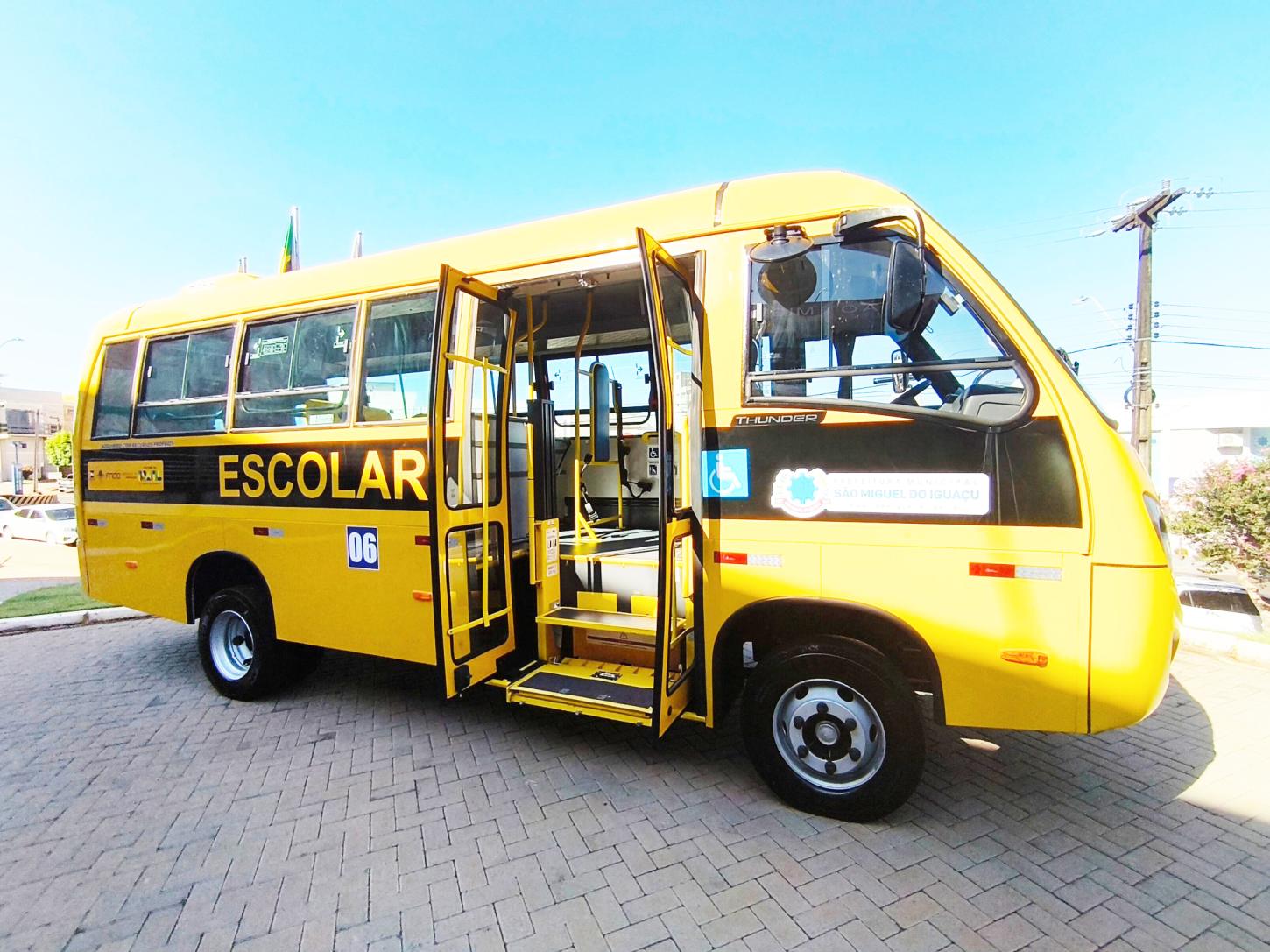 GOVERNO MUNICIPAL DE SÃO MIGUEL  REFORÇA TRANSPORTE ESCOLAR COM ENTREGA DE MAIS UM ÔNIBUS 0 KM