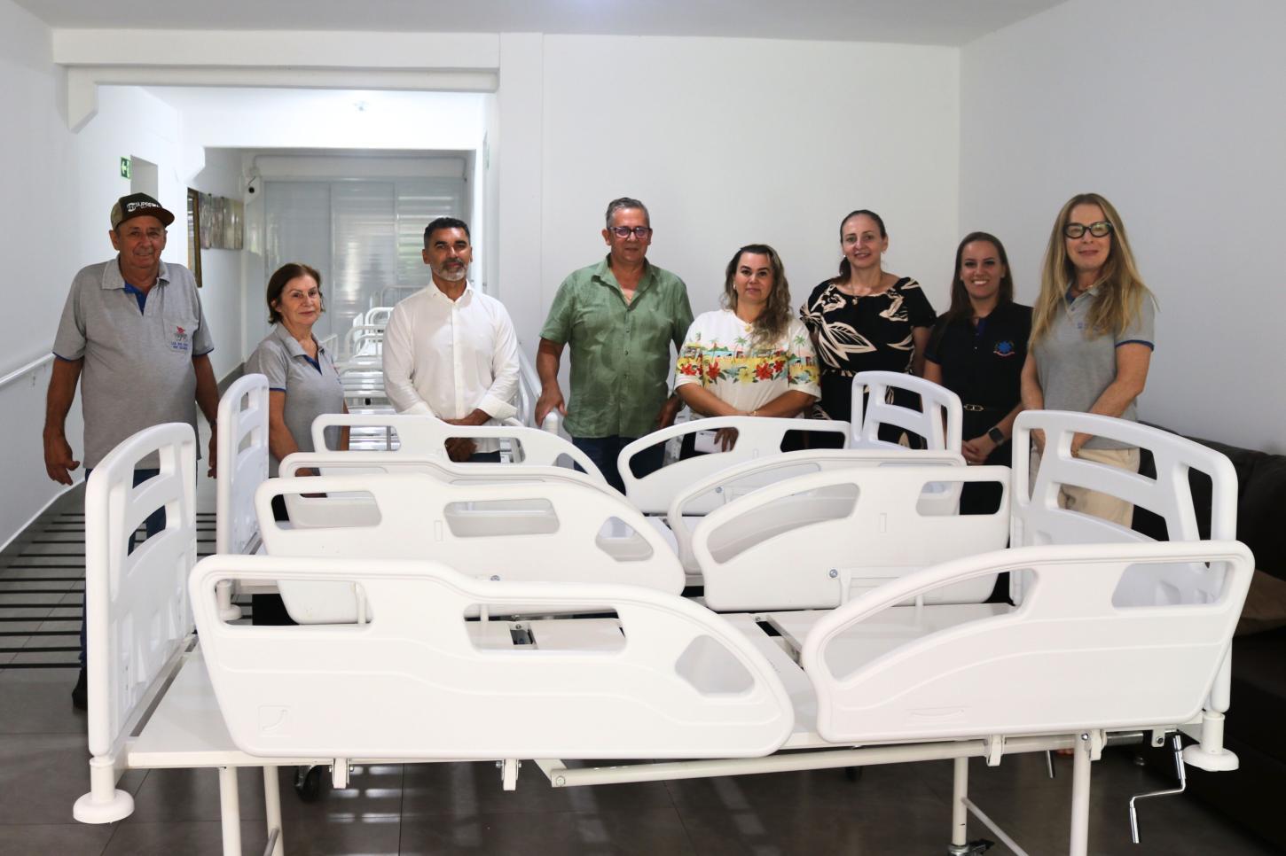 GOVERNO MUNICIPAL DE SÃO MIGUEL ENTREGA NOVAS CAMAS HOSPITALARES AO LAR DOS IDOSOS DOM SCALABRINI