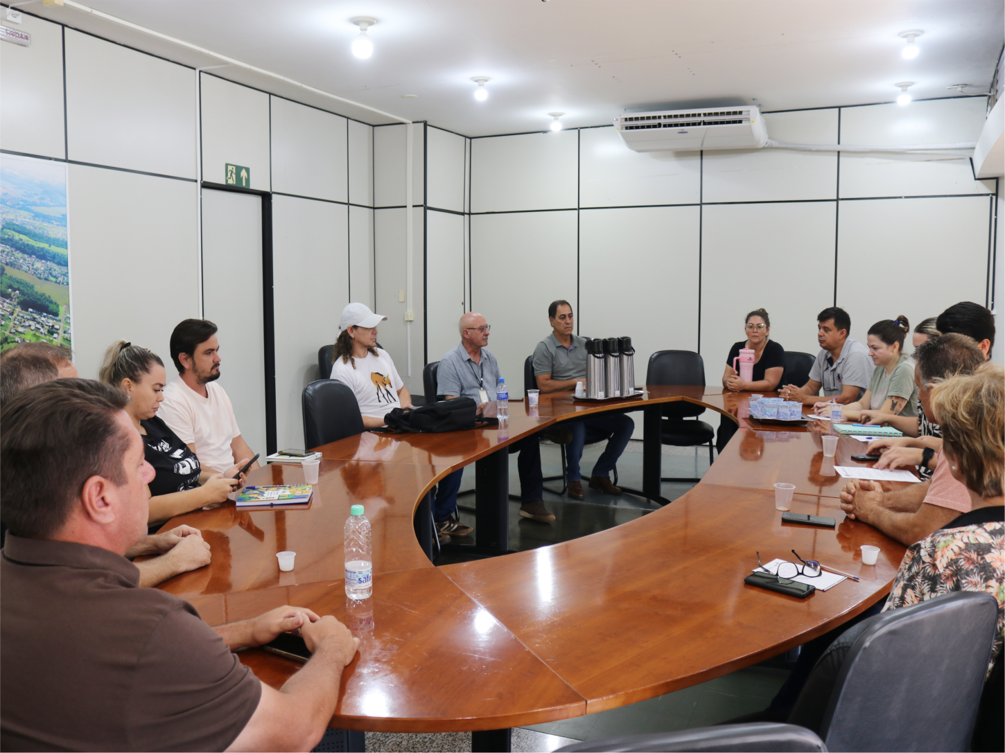 REUNIÃO COM COHAPAR DISCUTE GESTÃO DO CONDOMÍNIO DO IDOSO E REFORÇA PRAZO DE INSCRIÇÕES EM SÃO MIGUEL DO IGUAÇU