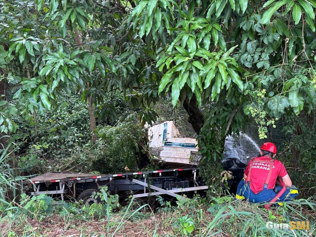 ACIDENTE COM CAMINHÃO DEIXA DOIS MORTOS NA PR-497 EM MISSAL