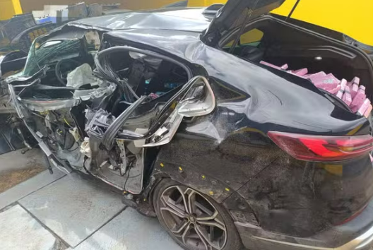 BATIDA COM QUATRO VEÍCULOS TERMINA COM 368 KG DE MACONHA APREENDIDOS NA BR-369