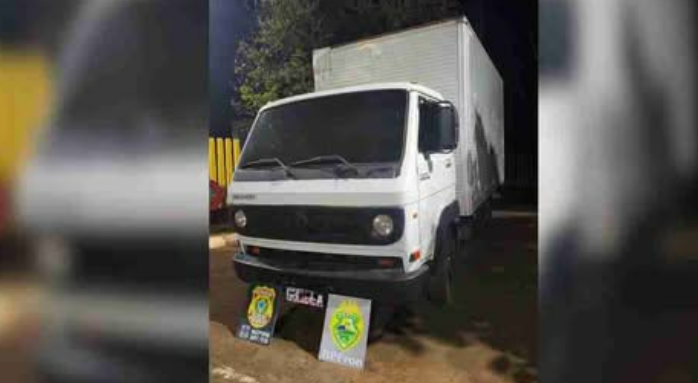 CAMINHÃO ROUBADO É RECUPERADO APÓS PERSEGUIÇÃO EM SANTA HELENA