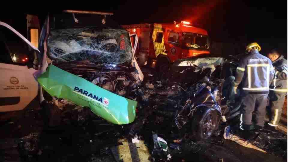 COLISÃO FRONTAL COM AMBULÂNCIA DEIXA UM MORTO NA PR-323