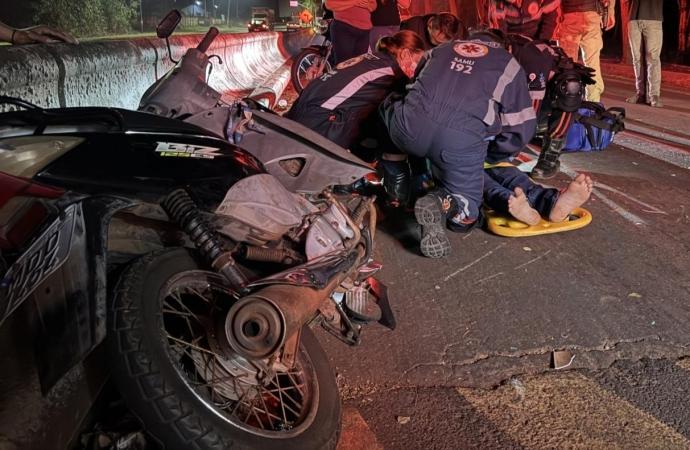 COLISÃO FRONTAL ENTRE MOTOS DEIXA UMA PESSOA EM ESTADO GRAVE EM SANTA HELENA