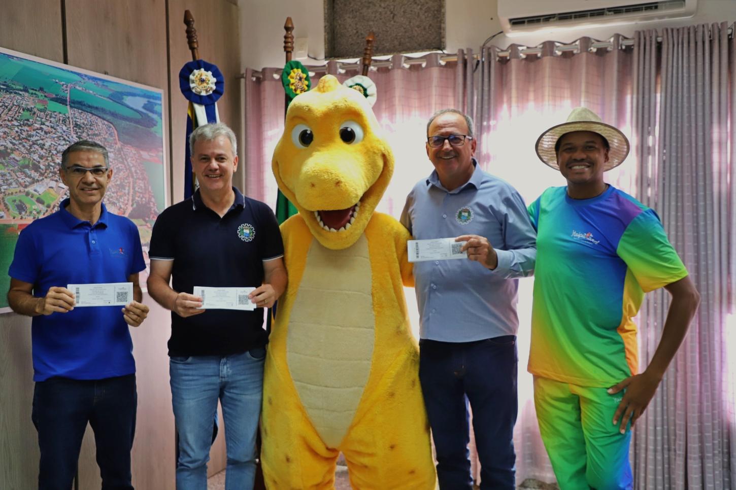 EXECUTIVO RECEBE COMITIVA DO ITAIPULAND PARK & RESORT E DINO PARA ALINHAR PROGRAMAÇÃO DE 1º DE MAIO