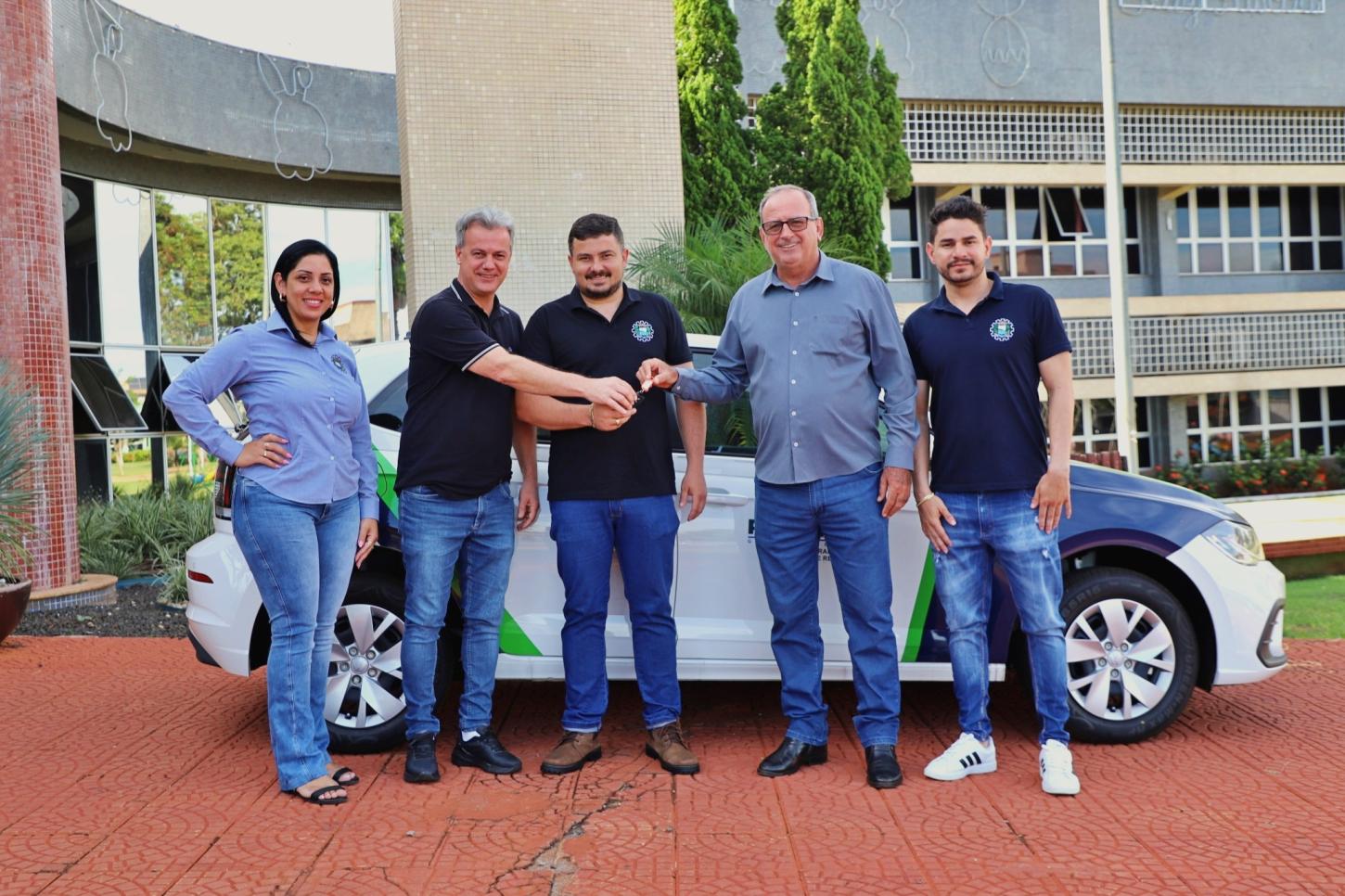 ITAIPULÂNDIA RECEBE VEÍCULO PARA FORTALECER A AGÊNCIA DO TRABALHADOR