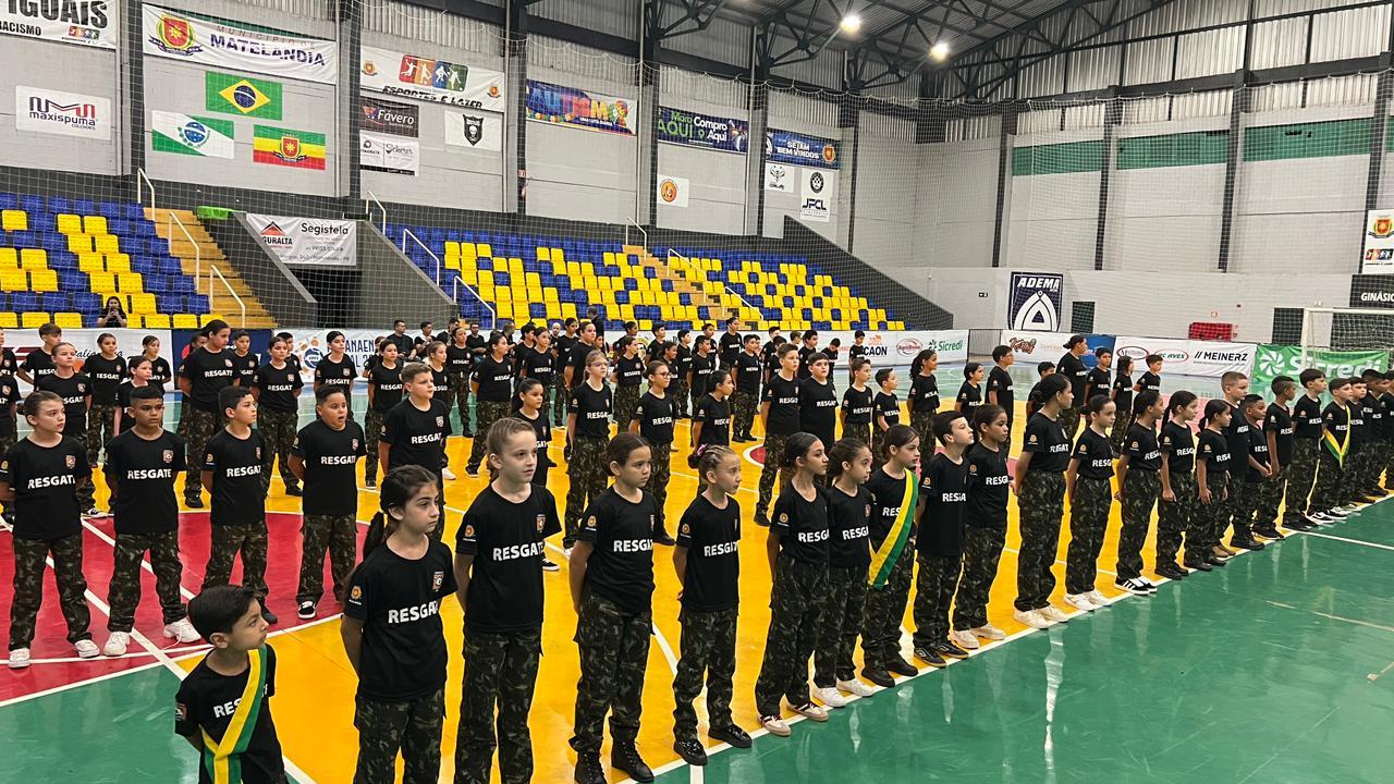 MATELÂNDIA REALIZA ENTREGA DE UNIFORMES PARA GUARDA-VIDAS MIRIM