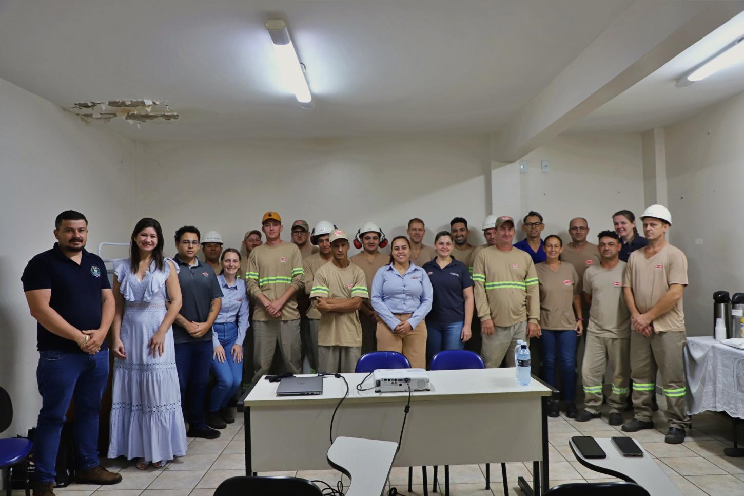 PALESTRA SOBRE SAÚDE MENTAL MOBILIZA TRABALHADORES EM INDÚSTRIA DE ITAIPULÂNDIA