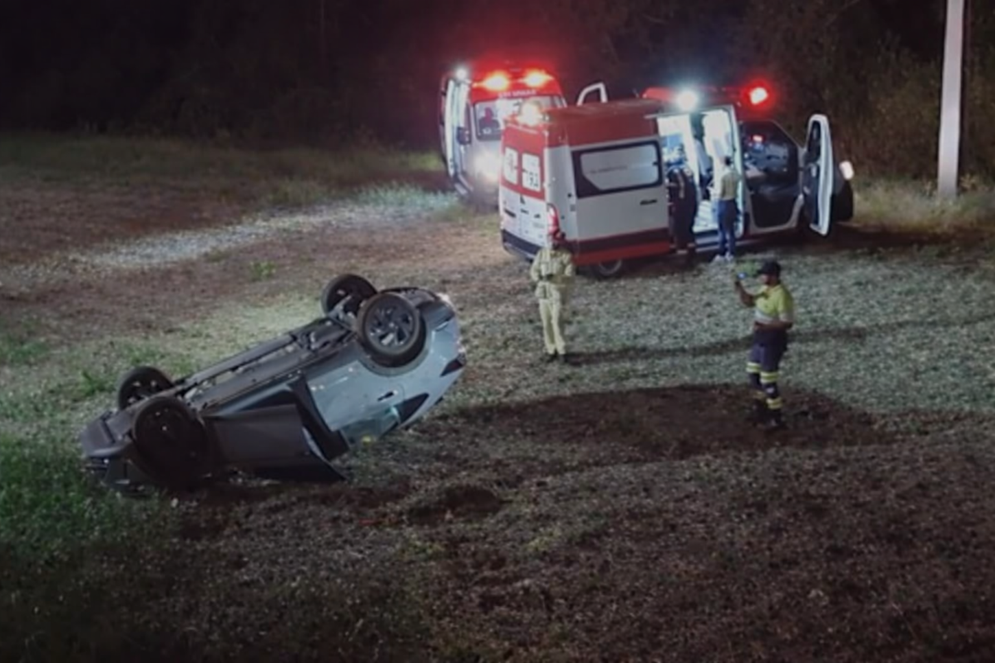 QUATRO PESSOAS FICAM FERIDAS APÓS CAPOTAMENTO NA BR-277 EM SANTA TEREZA DO OESTE
