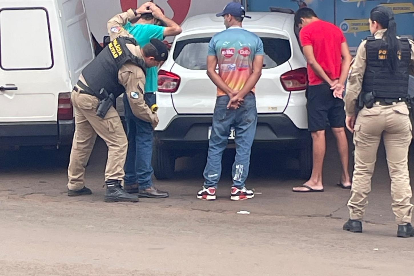 SUSPEITOS DE FURTOS EM COMÉRCIOS SÃO DETIDOS APÓS MOBILIZAÇÃO DE EMPRESÁRIOS EM MISSAL